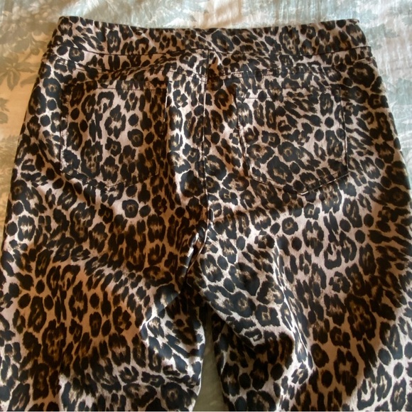 Westbound Leopard Print Pull On Capris - Picture 7 of 8